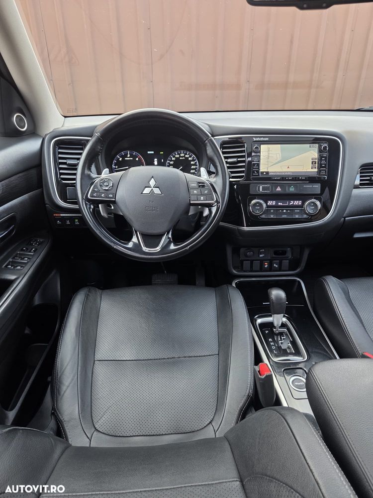 Mitsubishi Outlander 2.2 DI-D 4WD Automatik Top - 26