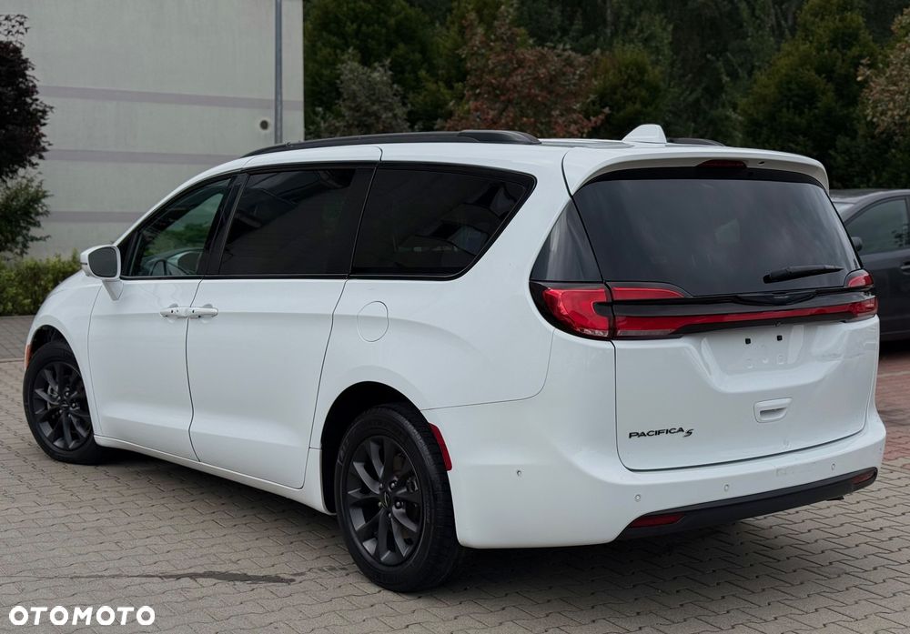 Chrysler Pacifica - 2
