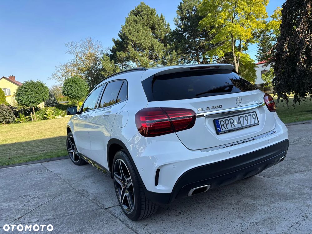 Mercedes-Benz GLA 200 7G-DCT AMG Line - 9