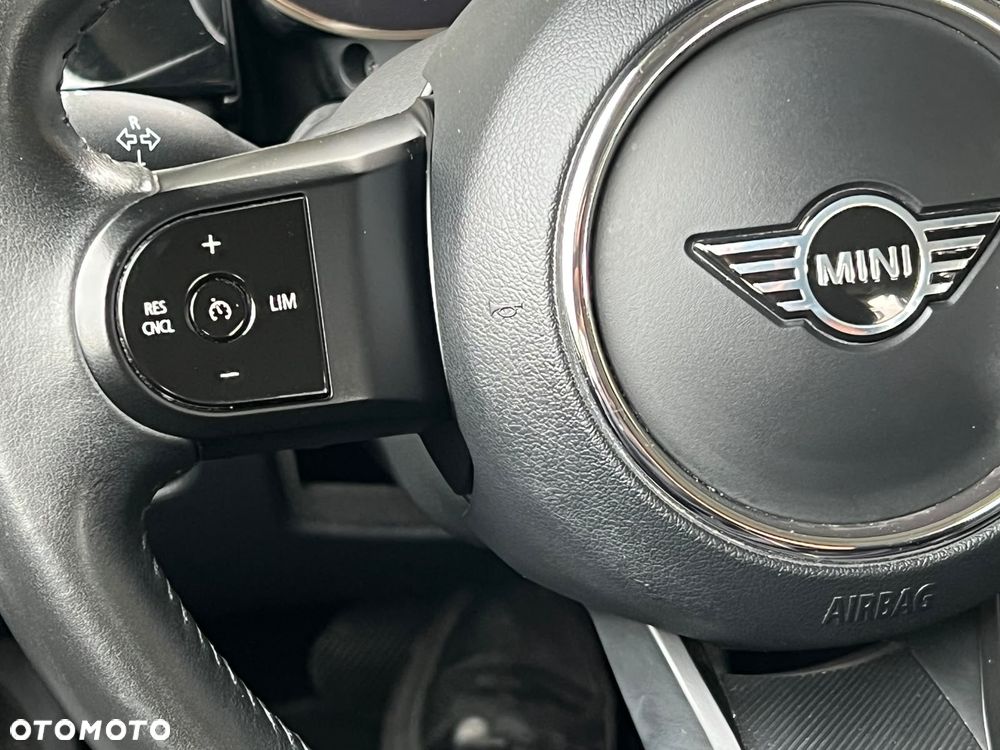 MINI Cooper SE Classic Trim - 17