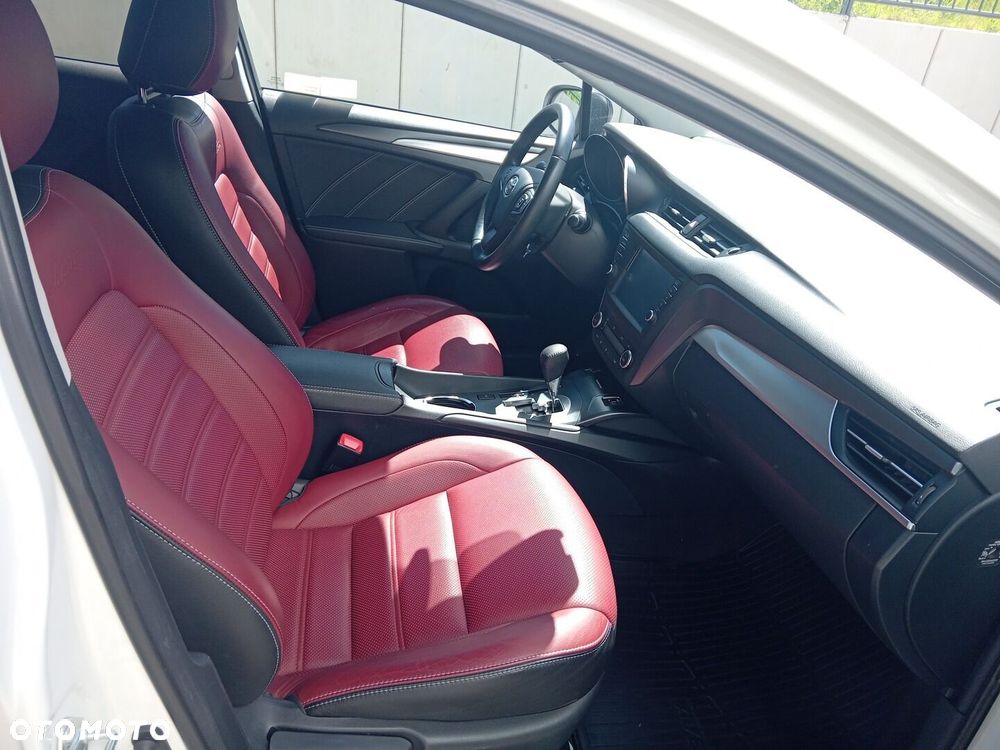 Toyota Avensis 1.8 Selection MS - 12