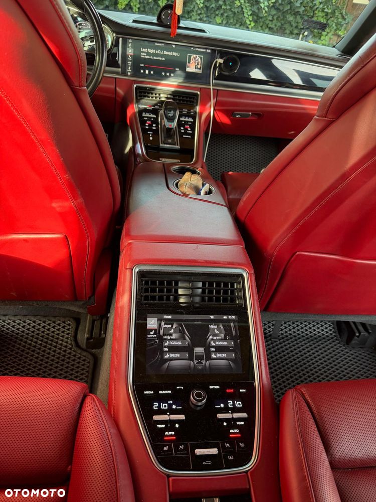 Porsche Panamera - 8