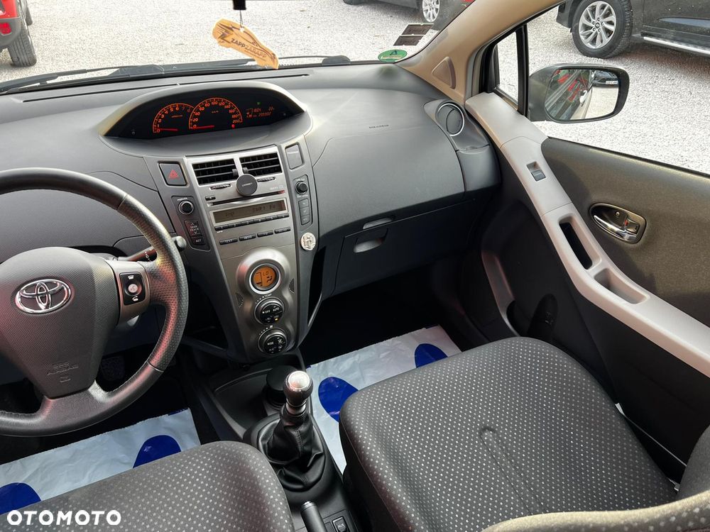 Toyota Yaris 1.33 VVT-i Executive - 23