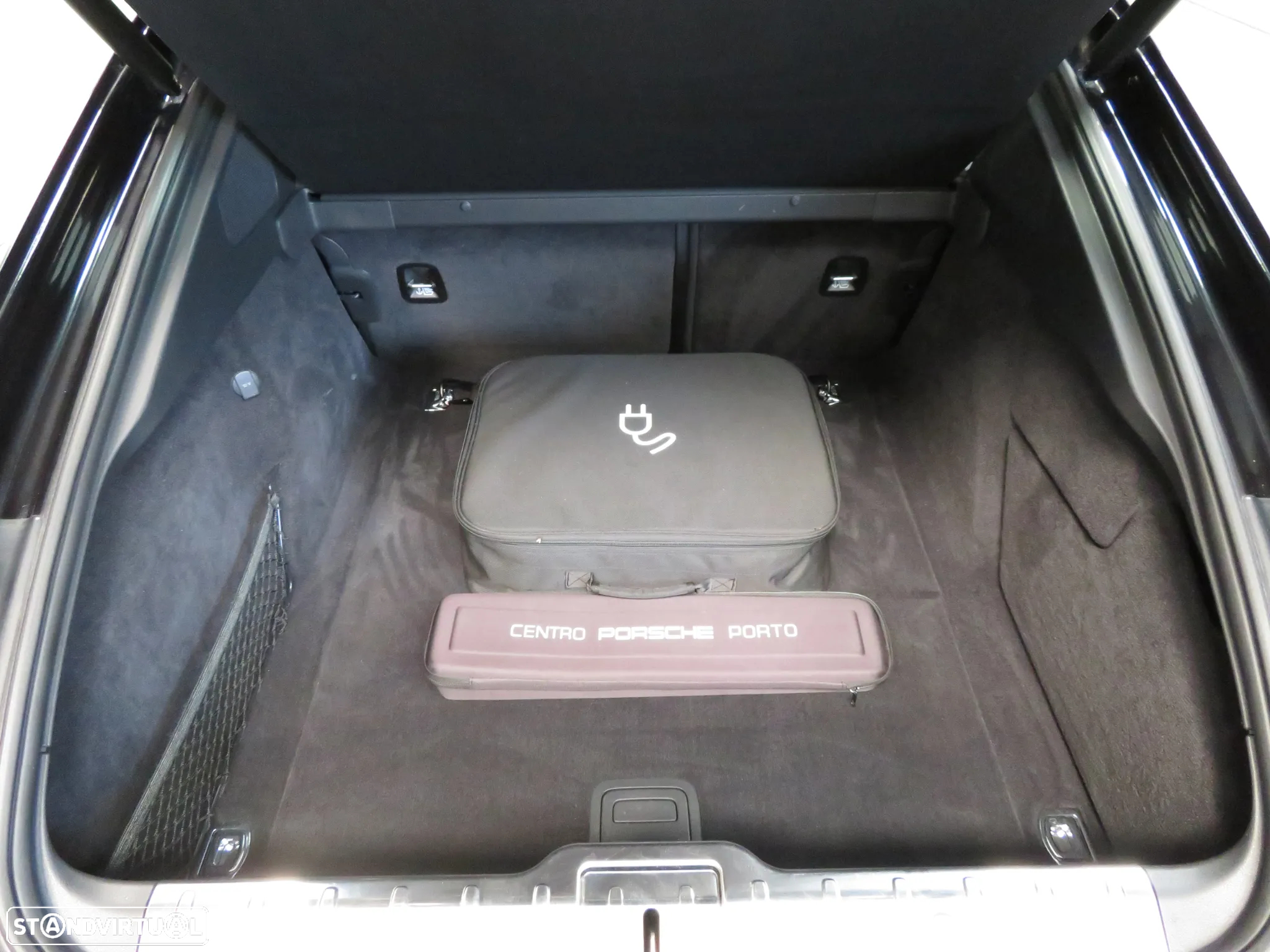 Porsche Panamera 4 E-Hybrid - 47