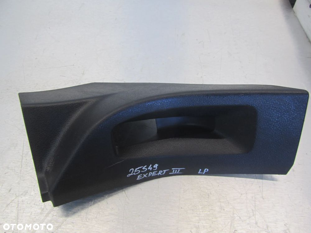 Peugeot Expert-Jumpy-Proace 16r->osłona słupka lewy przód 981393222D - 1