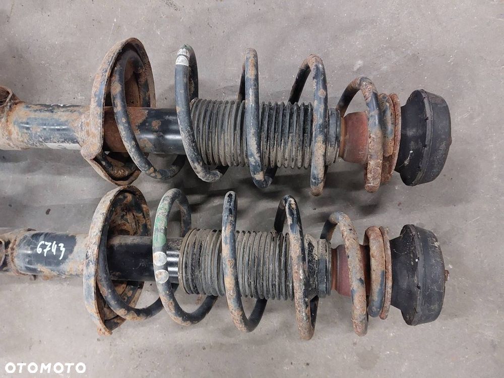 AMORTYZATOR SPRĘŻYNA ZWROTNICA LEWY PRZÓD + PRAWY PRZÓD GOLF III 1.6 8V - 3