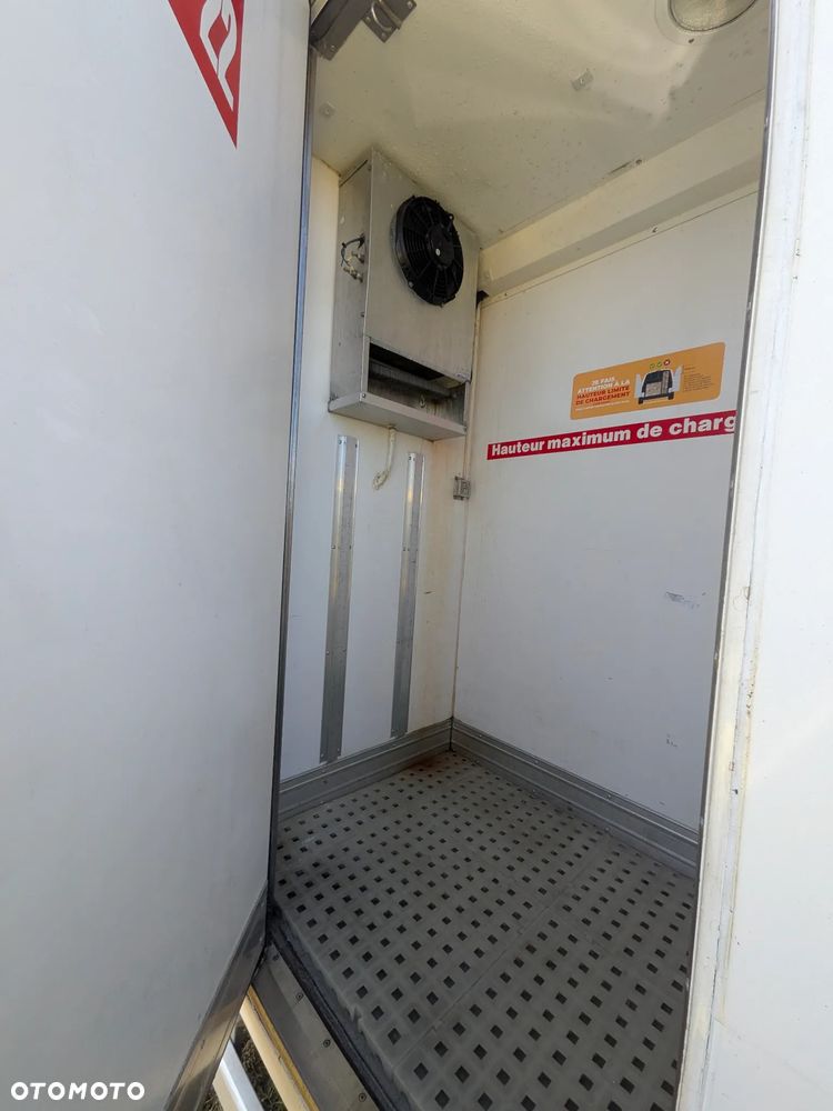 Mercedes-Benz Sprinter - 22