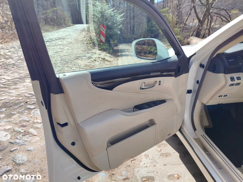 Lexus LS 600h L Prestige - 12