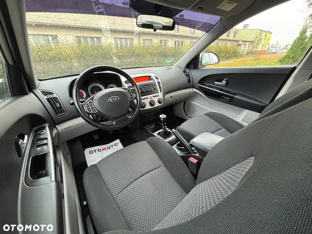 Kia Ceed 2.0 CVVT Spirit - 24