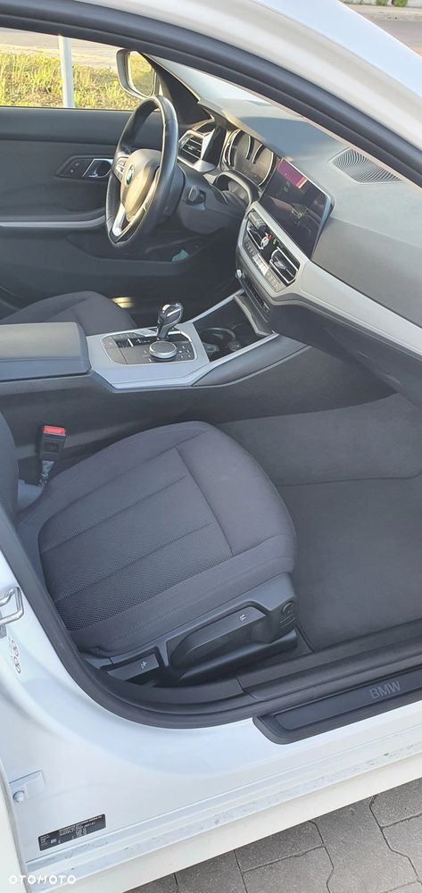 BMW Seria 3 318d - 24