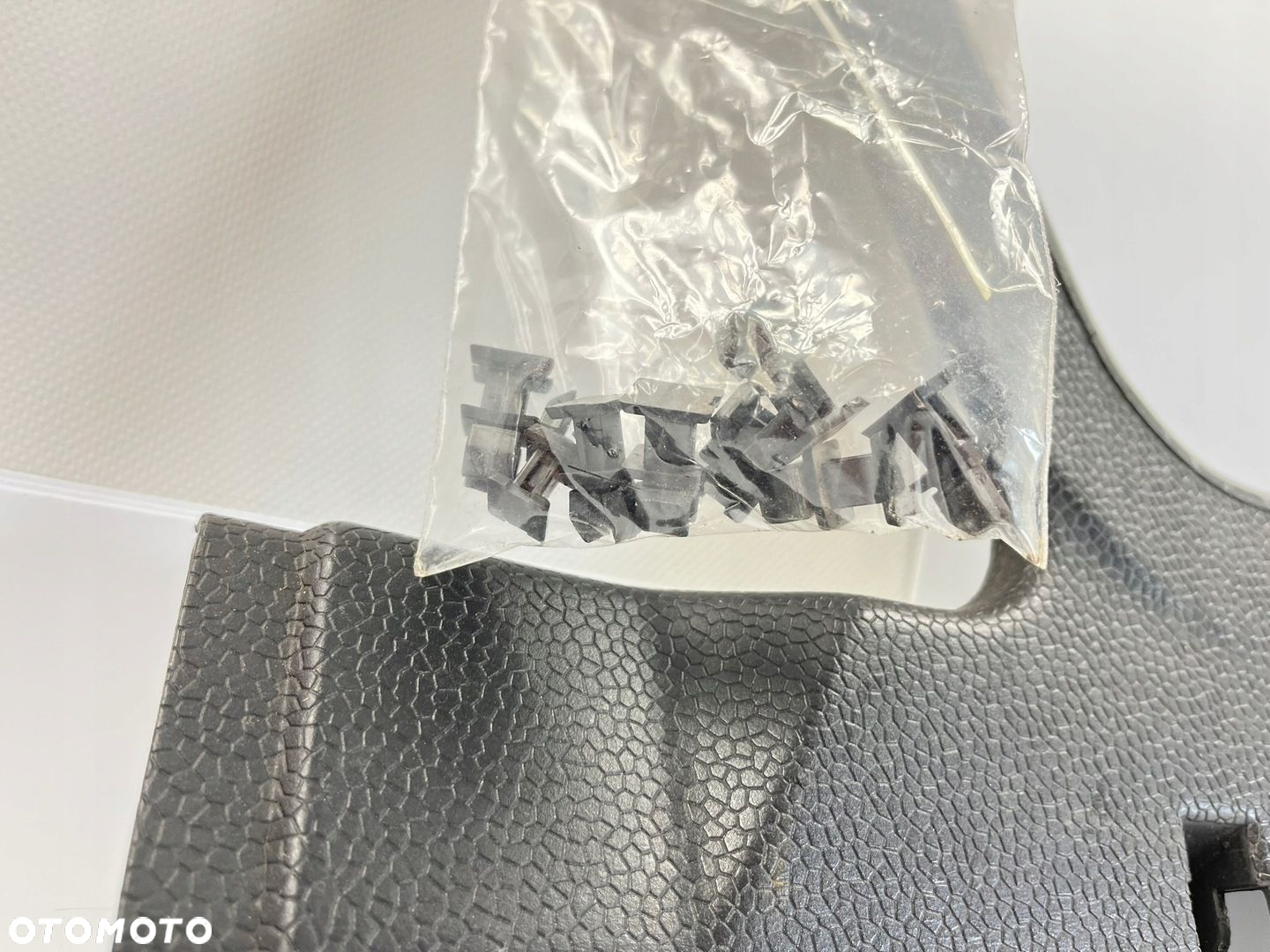 OSŁONA PASA TYLNEGO W BAGAŻNIKU MERCEDES W124 COUPE CABRIO 1246942325 - 8