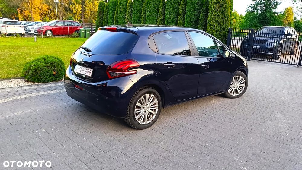 Peugeot 208 1.2 PureTech GPF Signature S&S - 3