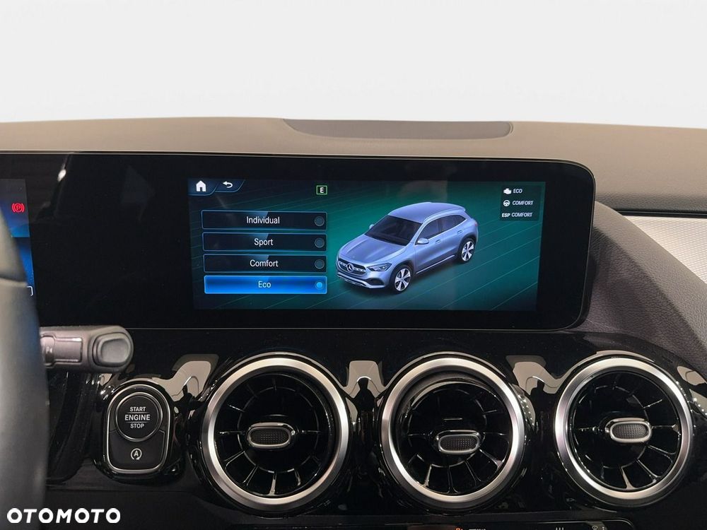 Mercedes-Benz GLA - 25