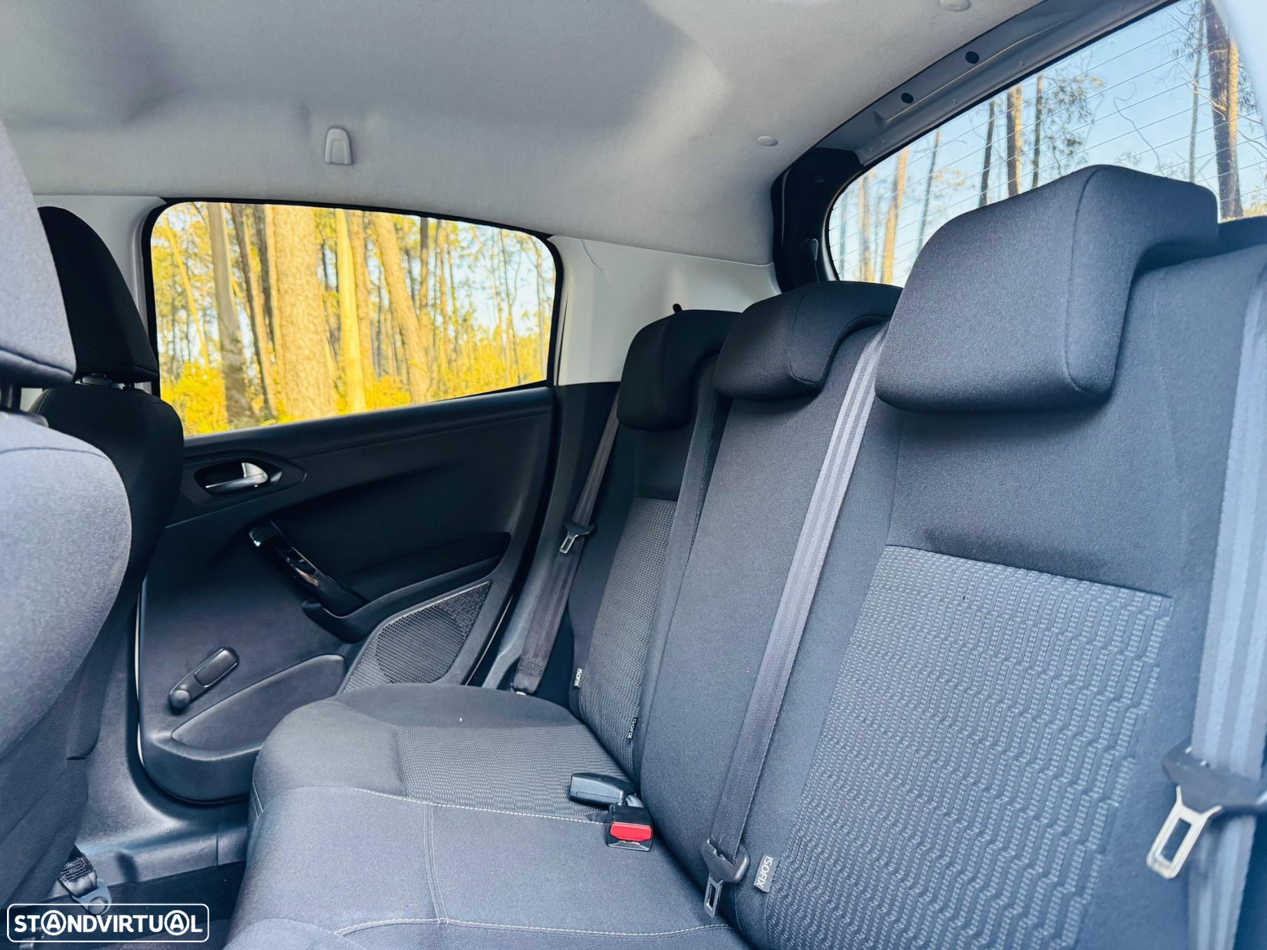 Peugeot 208 1.6 BlueHDi Style - 28
