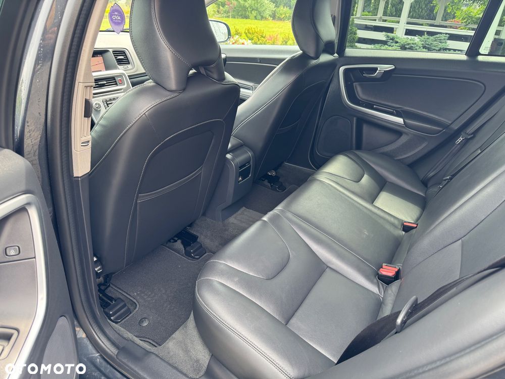 Volvo V60 Cross Country D3 Momentum - 13