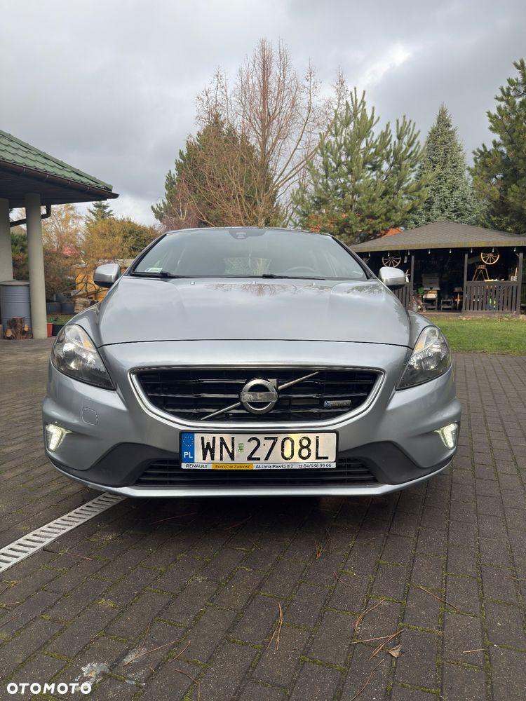 Volvo V40 D2 R-Design - 3
