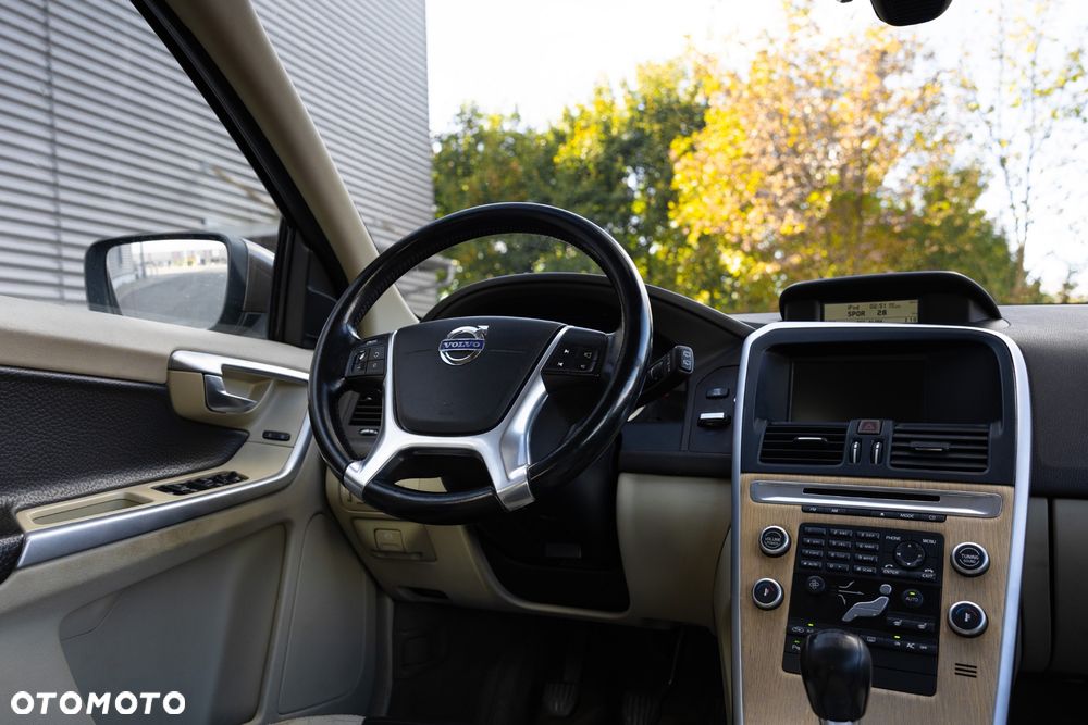 Volvo XC 60 2.4D DRIVe Momentum - 21