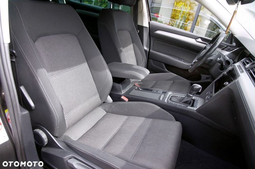 Volkswagen Passat - 16