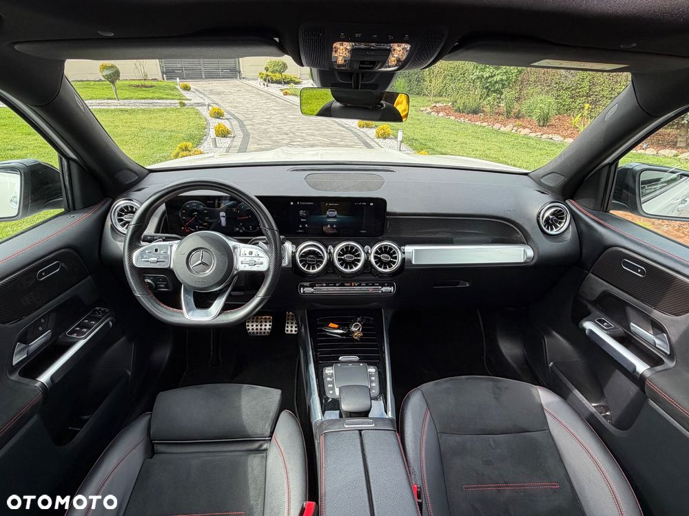 Mercedes-Benz GLB 200 4-Matic AMG Line 8G-DCT - 28