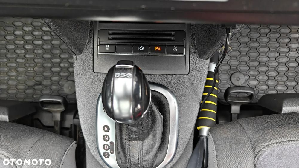 Volkswagen Touran 2.0 TDI Highline DSG - 37