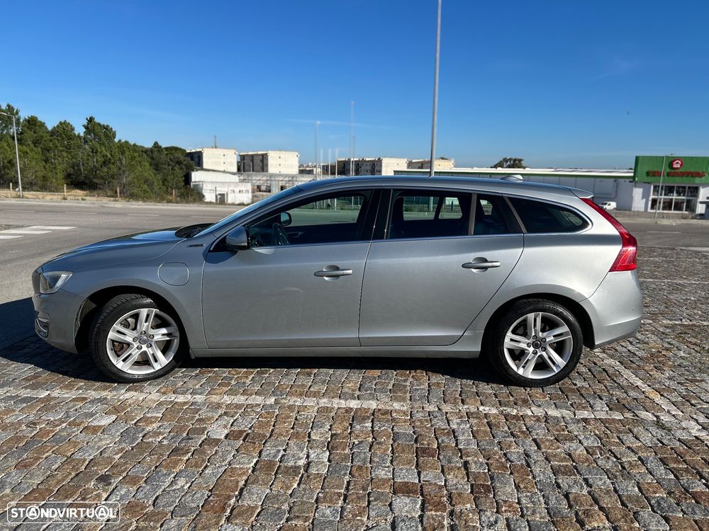 Volvo V60 D6 Plug-In-Hybrid AWD Geartronic Summum - 3