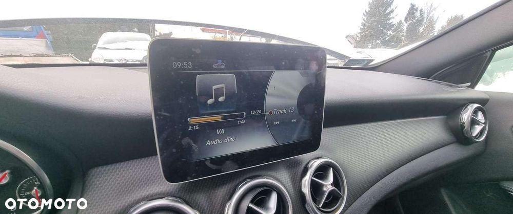 Mercedes-Benz GLA - 12