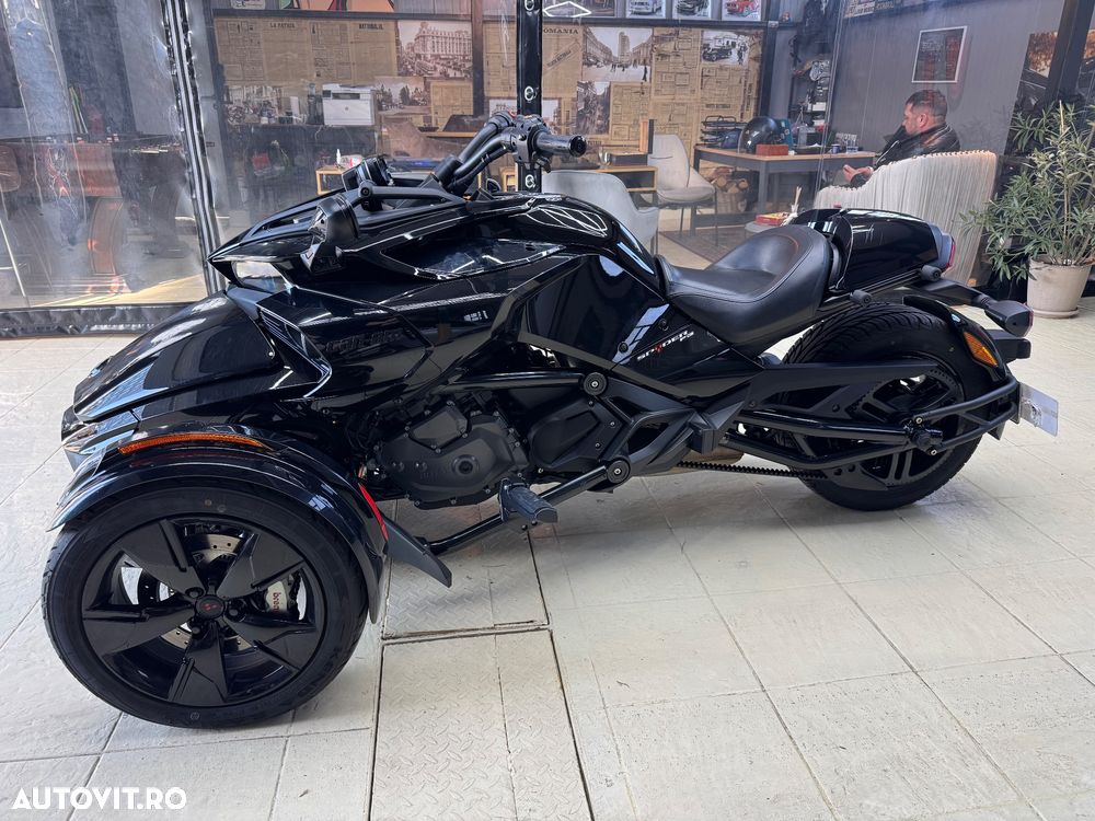 Can-Am Spyder - 4