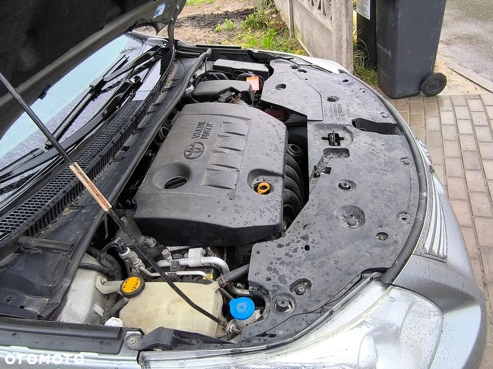 Toyota Avensis 1.6 - 20