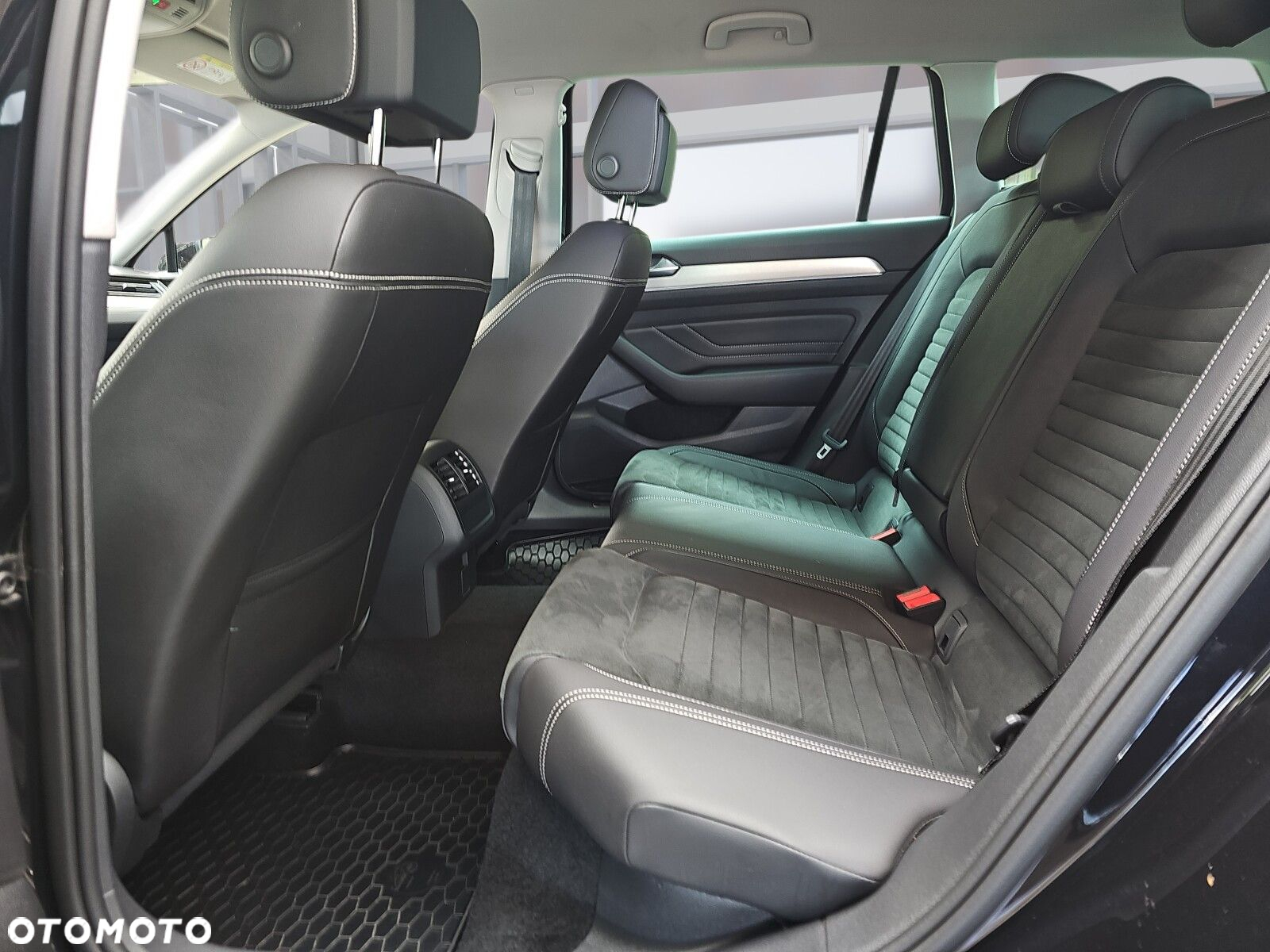 Volkswagen Passat 2.0 TDI Elegance DSG - 16