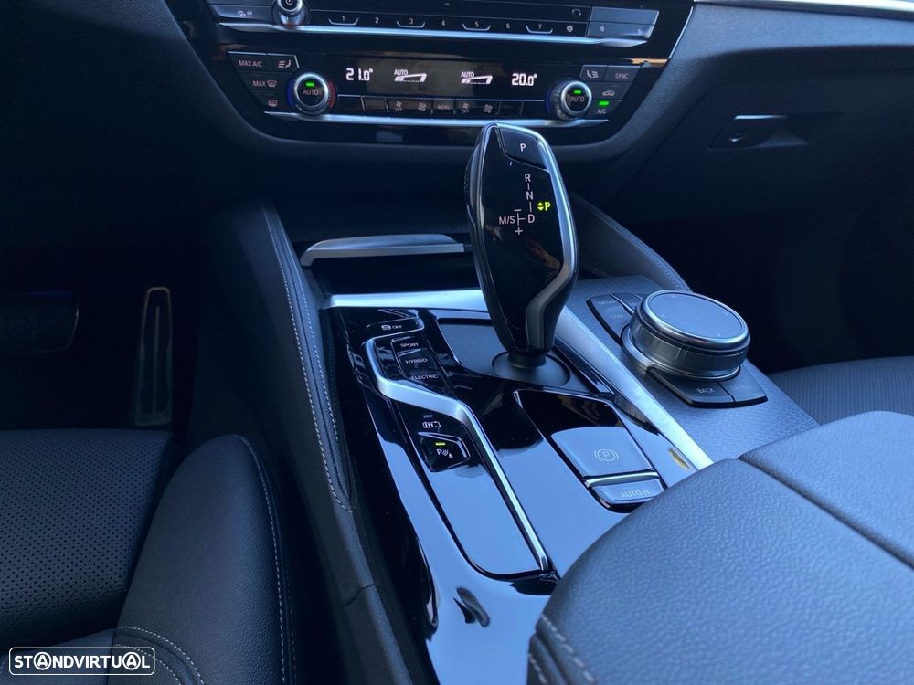 BMW 530 e Pack Desportivo M - 12