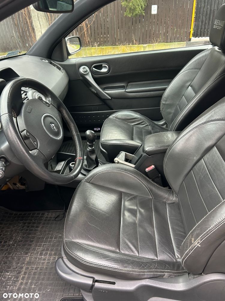 Renault Megane Sport F1-Team R26 - 14