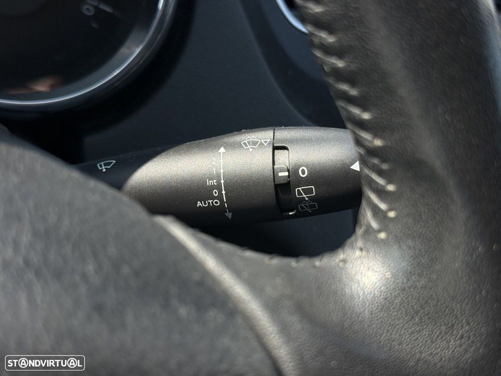 Peugeot 5008 1.2 PureTech Style — fotografia 9