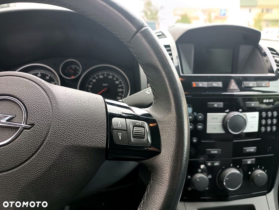 Opel Zafira - 27