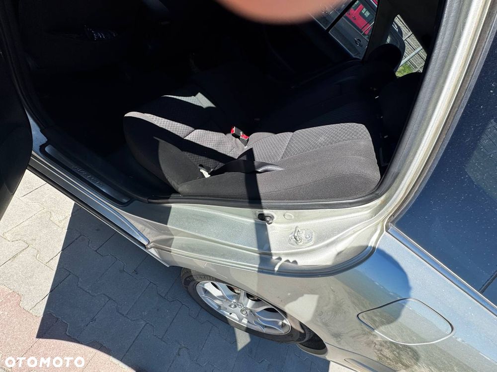 Toyota Avensis - 15