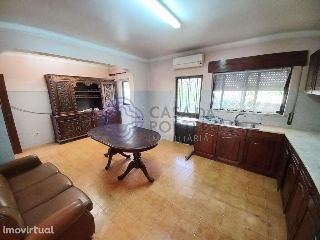 Moradia com 4 quartos, garagem e quintal no Entroncamento - Grande imagem: 4/31