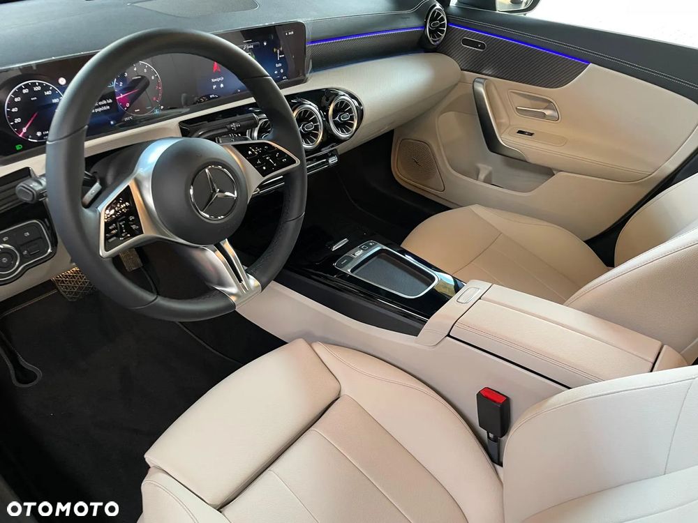 Mercedes-Benz CLA 200 Progressive 7G-DCT - 8