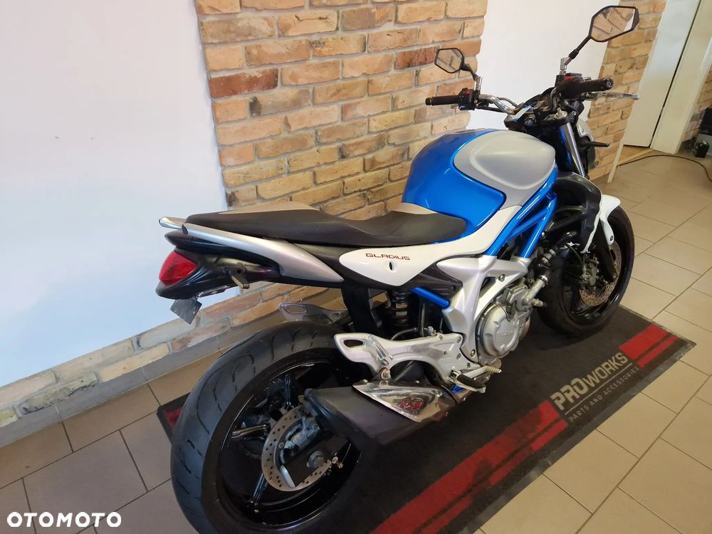 Suzuki Gladius - 27