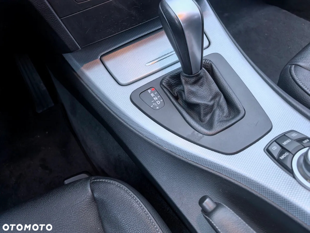 BMW Seria 3 318i Touring - 21