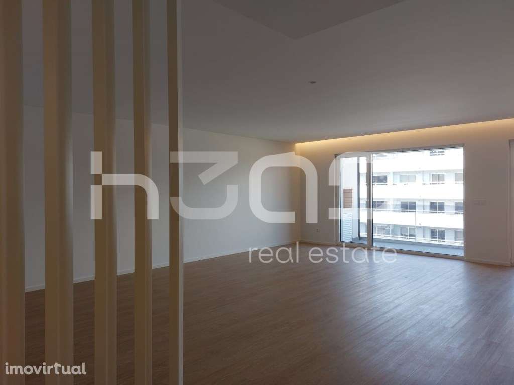 APARTAMENTO T3 COM EXCELENTES VARANDAS E GARAGEM FECHADA - Grande imagem: 5/20