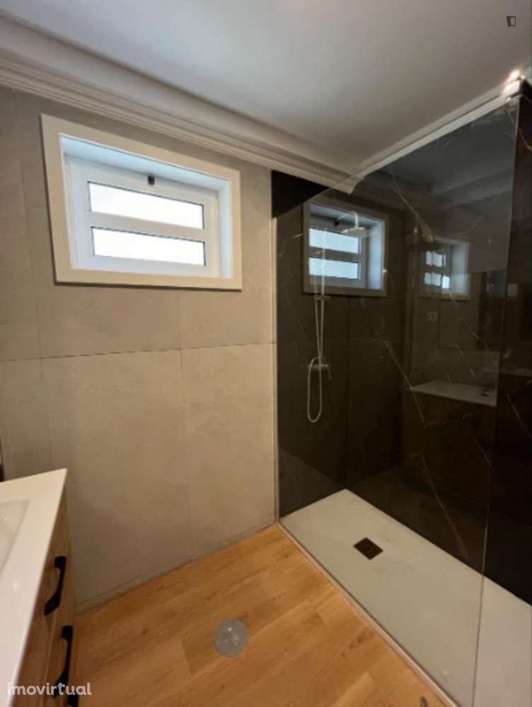 Quarto - localizado em Sé Porto - Grande imagem: 5/13