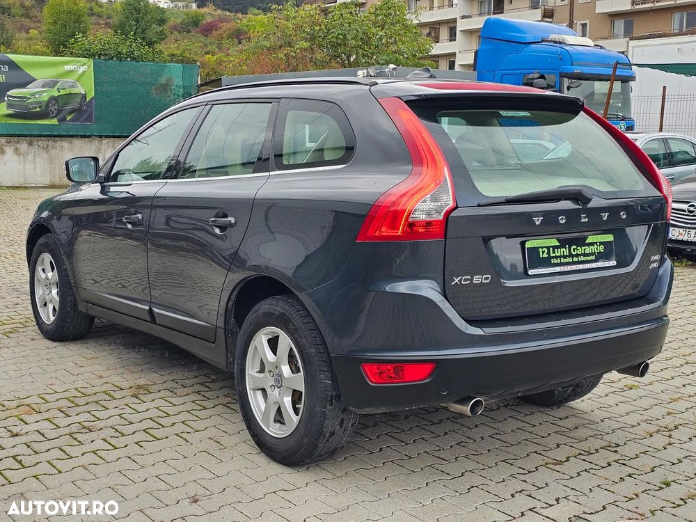 Volvo XC 60 D3 AWD Aut. Momentum - 3