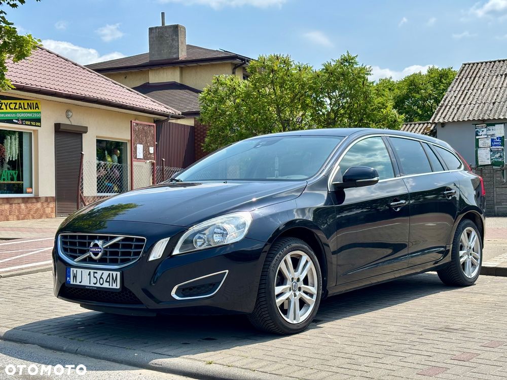 Volvo V60 T3 Momentum - 1