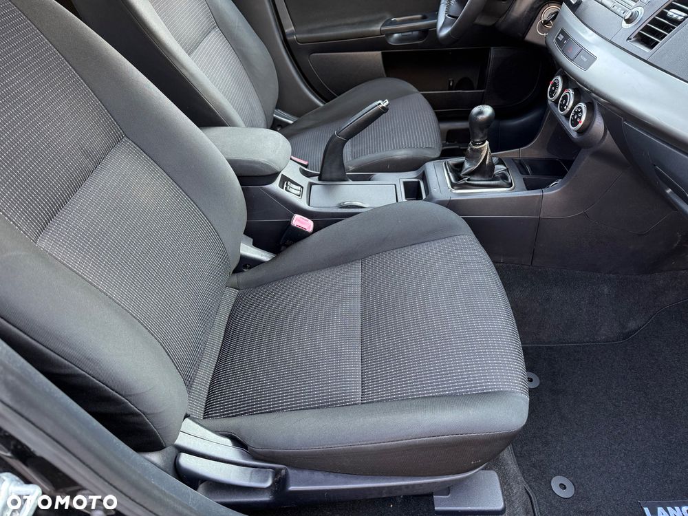 Mitsubishi Lancer 1.8 Intense - 28