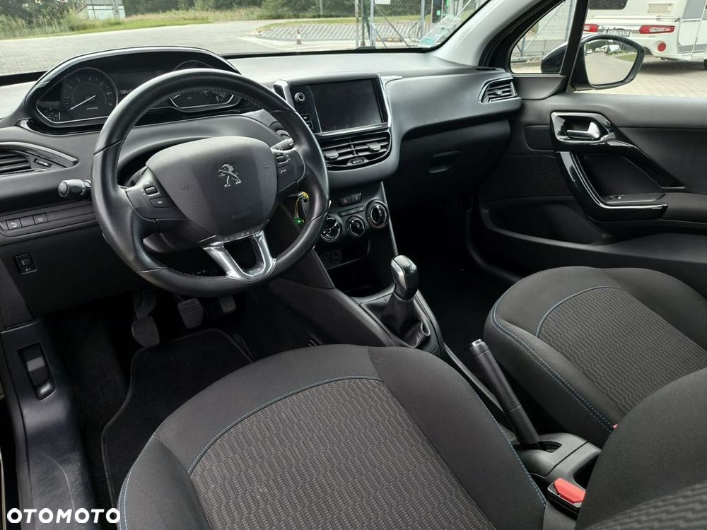 Peugeot 208 - 10