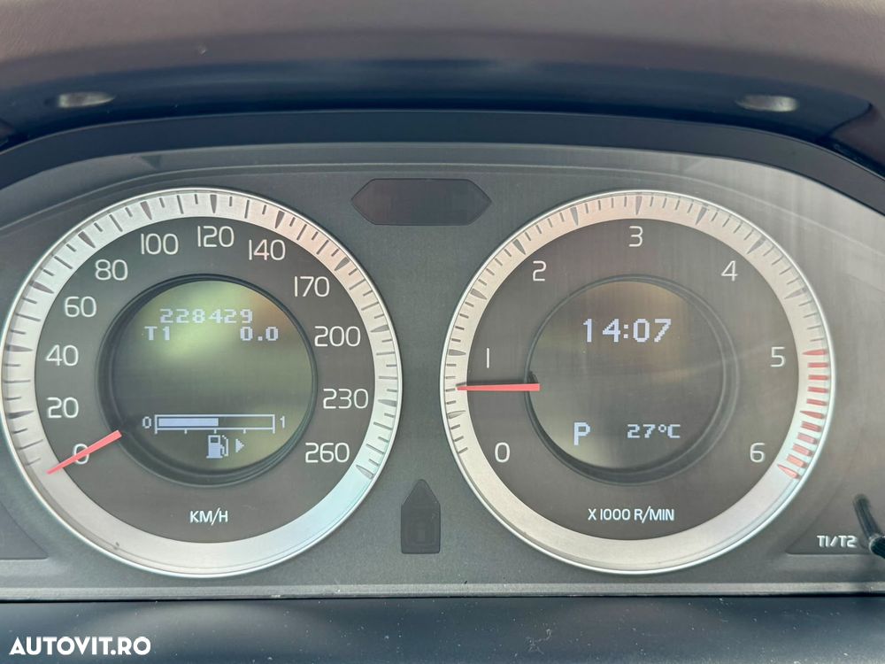 Volvo XC 60 D5 AWD Aut. Summum - 25