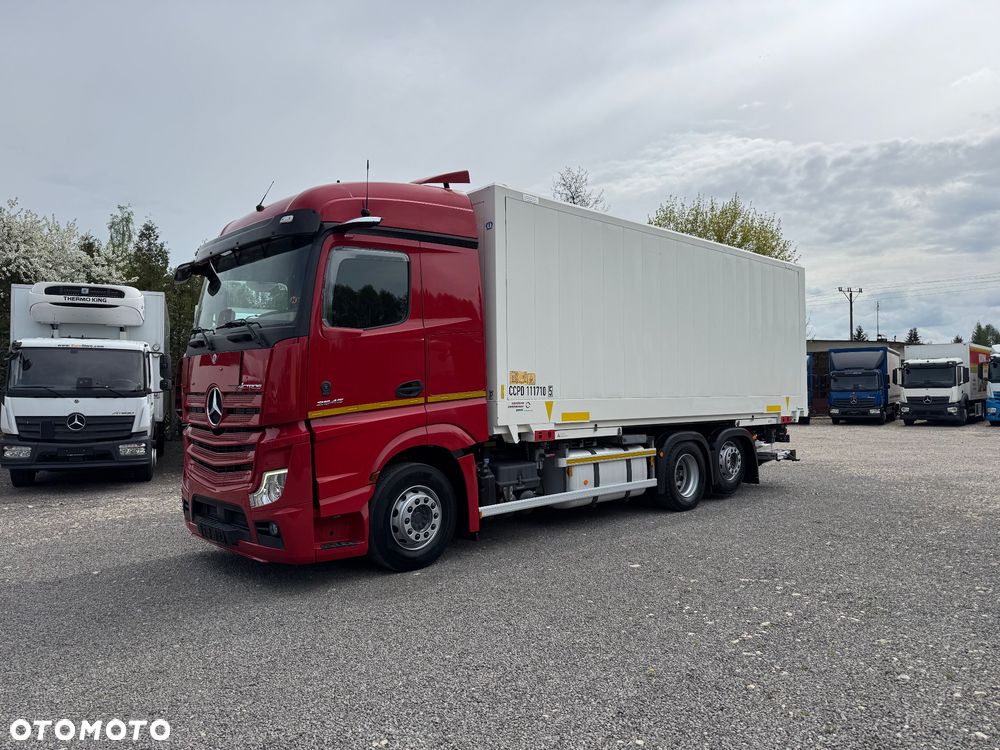 Mercedes-Benz Actros - 13