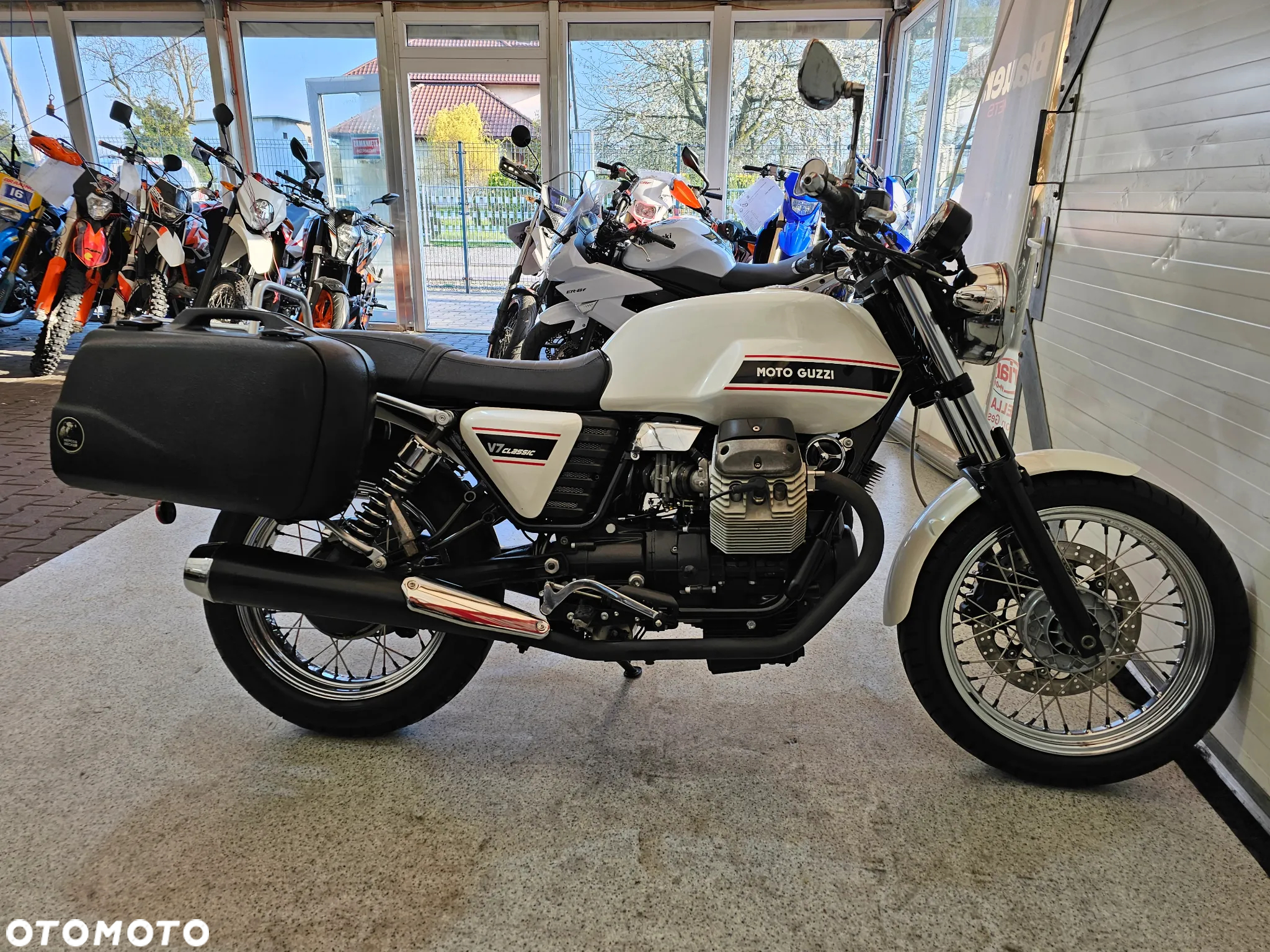 Moto Guzzi V7 - 24