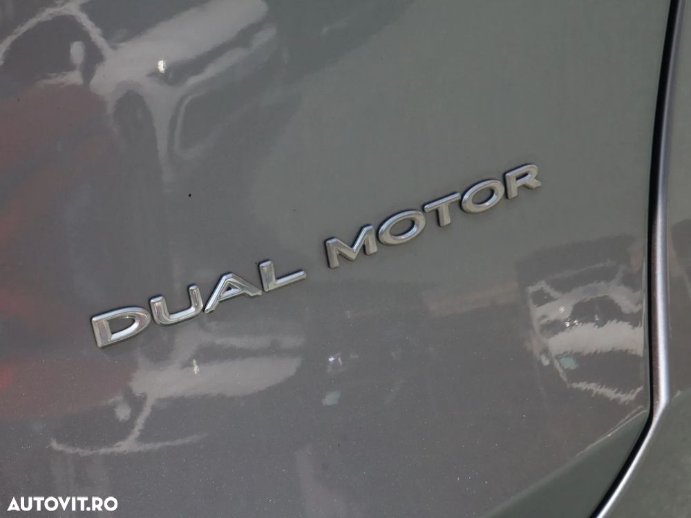Tesla Model Y Long Range Dual Motor AWD - 11