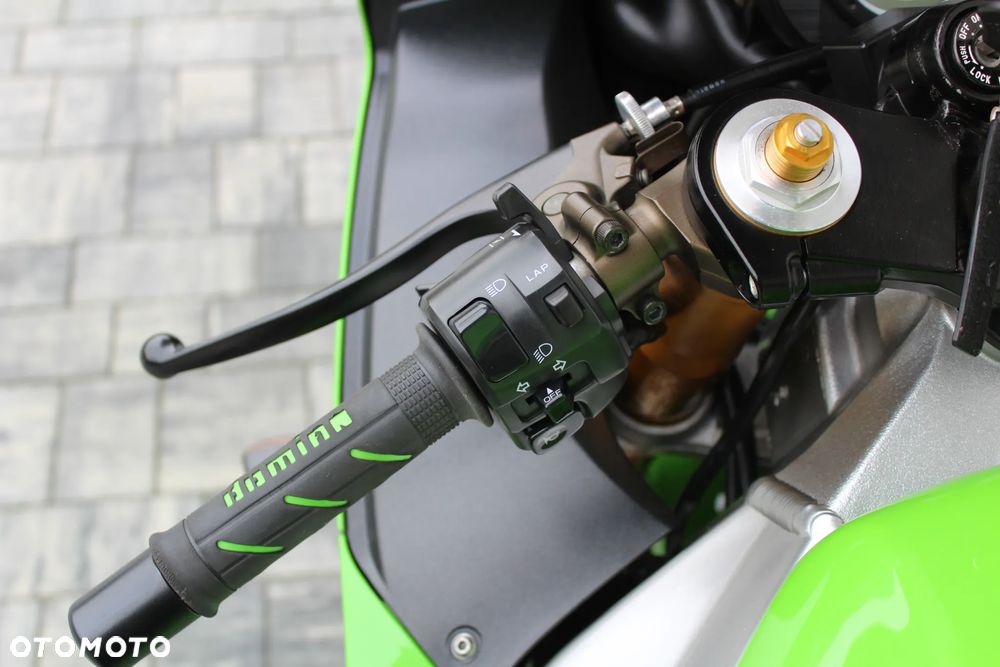 Kawasaki ZXR - 21