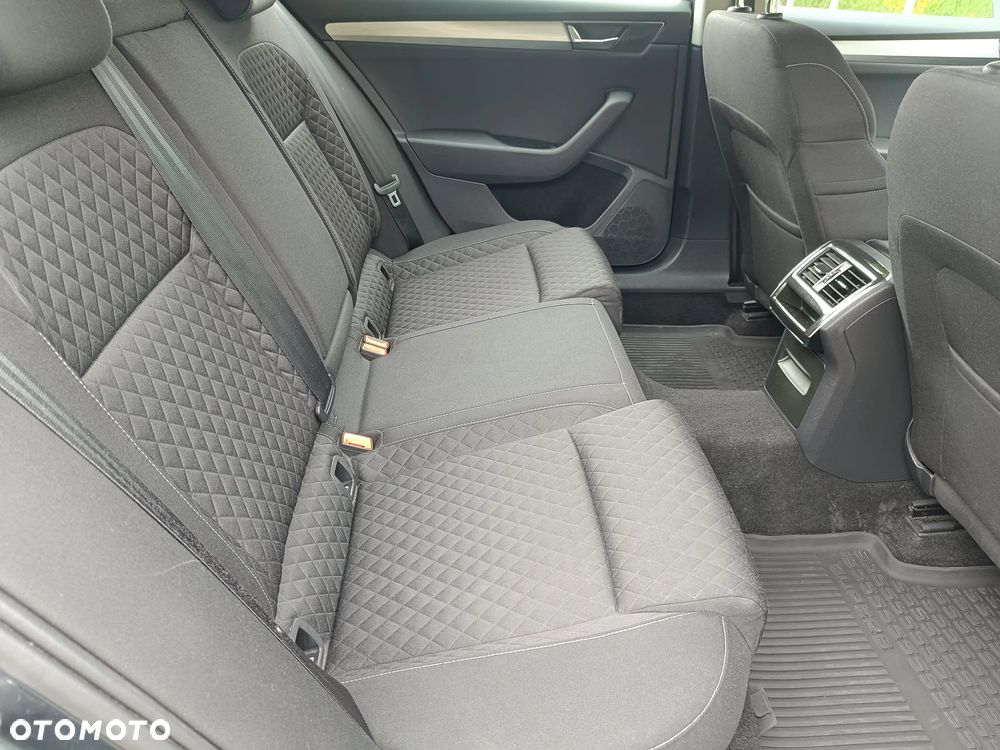 Skoda Superb 2.0 TDI Ambition DSG - 28